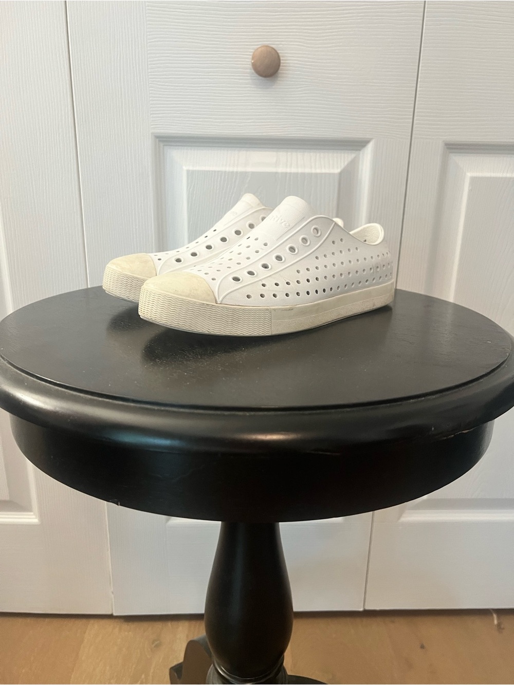 Native Jefferson Shoes Women’s Size 9 – White – Lightweight Slip-On